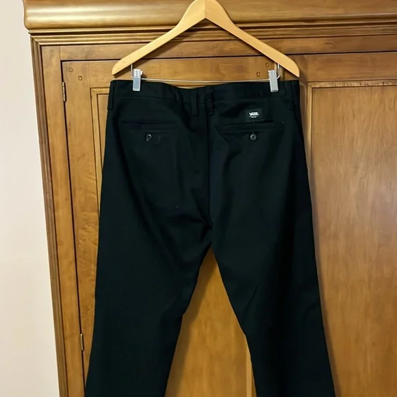 Men’s Pants by VANS. Great condition . Size 36 waist - Picture 3 of 4